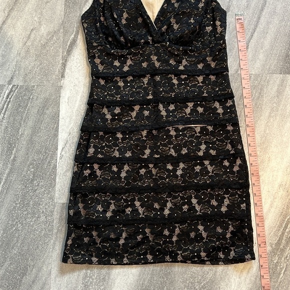 Tan & Black lace dress Vneck formal or semi formal size large - Picture 12 of 12